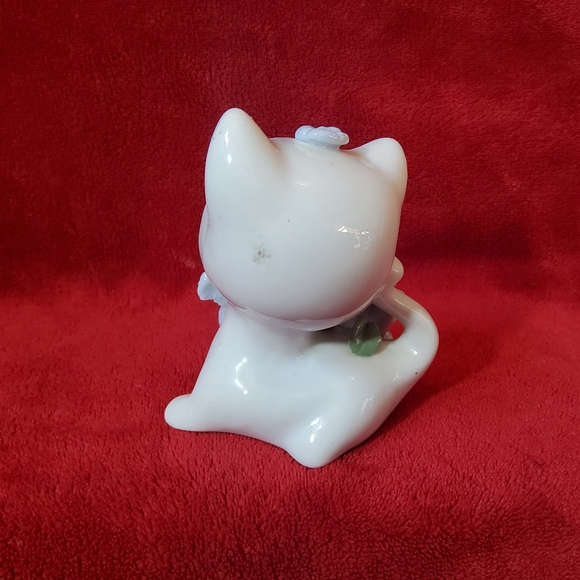 Vintage Porcelain Kitten With Flowers Collectible Kitschy Cat - Picture 3 of 8